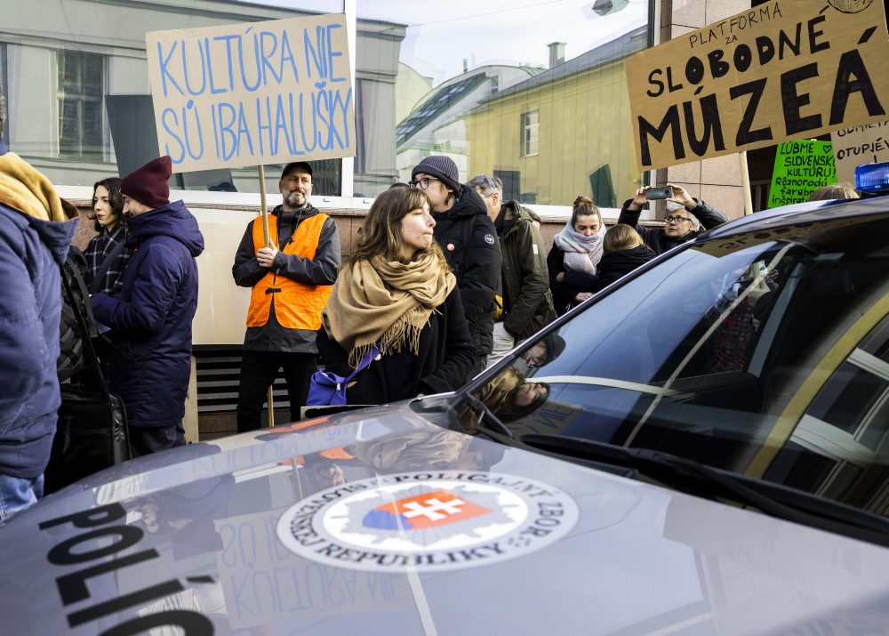 Verejné zhromaždenie Postavme sa za FPU! Slovensko stojí za kultúrou 2!