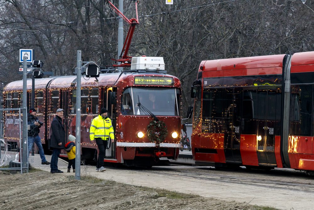 Po novej trati v Petržalke prešla prvá skúšobná električka