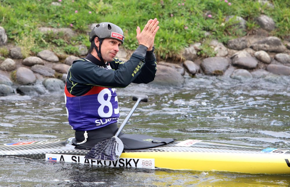 slalomová rozlúčka s Alexandrom Slafkovským