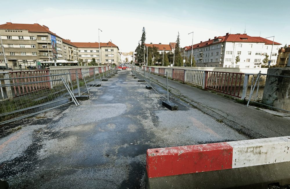 Nevyhovujúci most pri malej železničnej stanici v Banskej Bystrici 