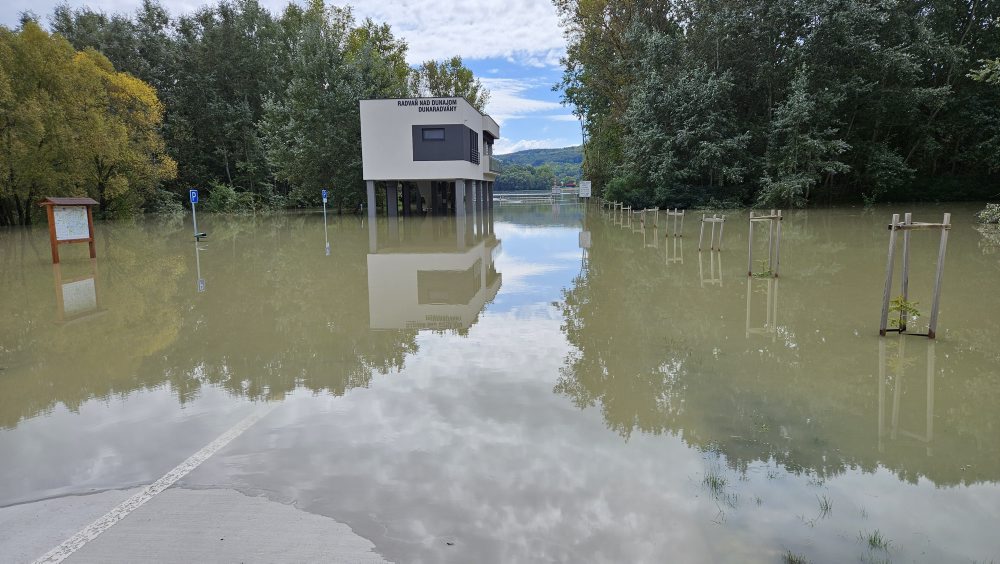 Zrušená premávka kompy v obci Radvaň nad Dunajom 