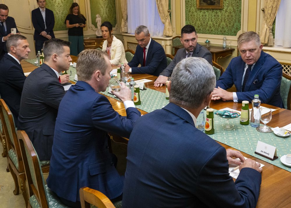 Predseda vlády SR Robert Fico sa stretol na Úrade vlády SR so zástupcami obchodných reťazcov