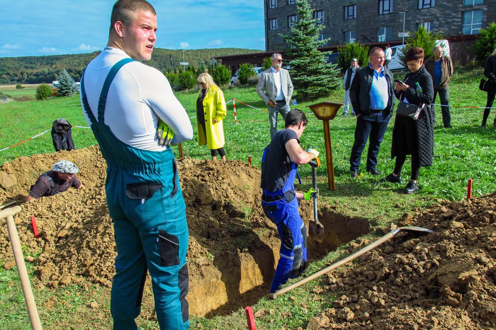 Súťaž vo výkope hrobov v Lučenci