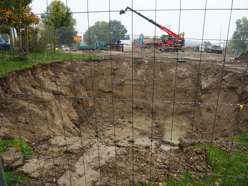 Protitankovú stenu v Petržalke, na trati električky, presunú