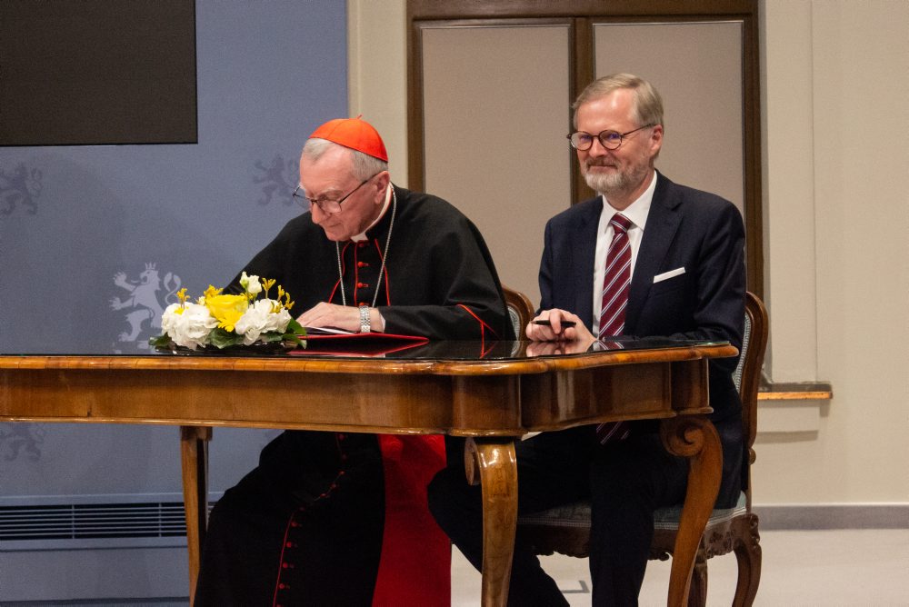 Fiala a kardinál Parolin podpísali zmluvu medzi ČR a Svätou stolicou