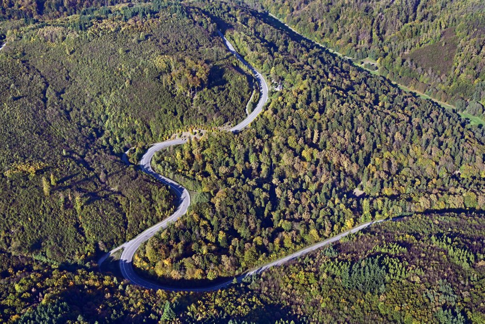 Na leteckej snímke cesta cesta z Košíc do obce Košická Belá