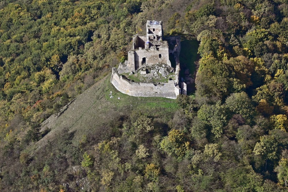 Na leteckej snímke Kapušiansky hrad 