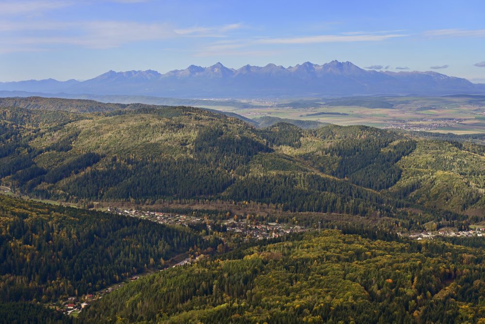 Na leteckej snímke  Novoveská Huta, mestská časť Spišskej Novej Vsi a Vysoké Tatry 