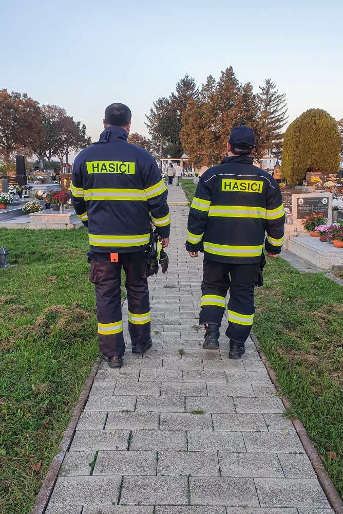 Protipožiarna hliadka na cintoríne vo Veľkom Grobe