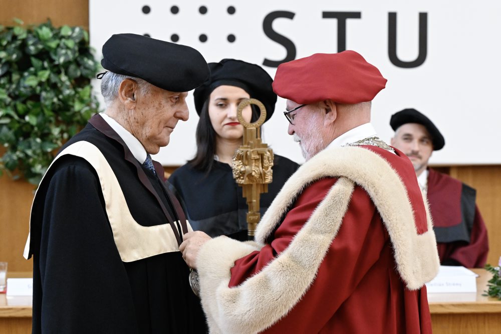 Udelenie titulu Doctor Honoris Causa profesorovi Danovi Šechtmanovi