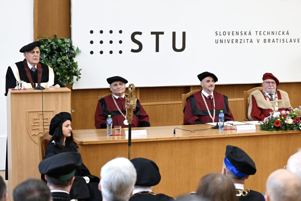 Udelenie titulu Doctor Honoris Causa profesorovi Danovi Šechtmanovi