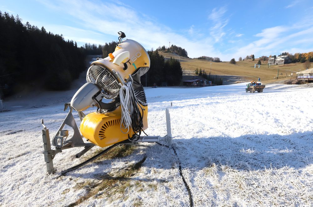 Príprava na zimnú sezónu v lyžiarskom stredisku na Donovaloch 