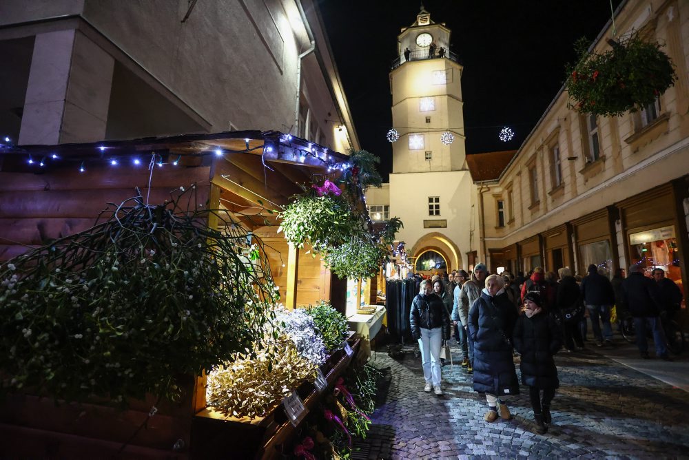 Vianočné remeselné trhy na Mierovom námestí v Trenčíne