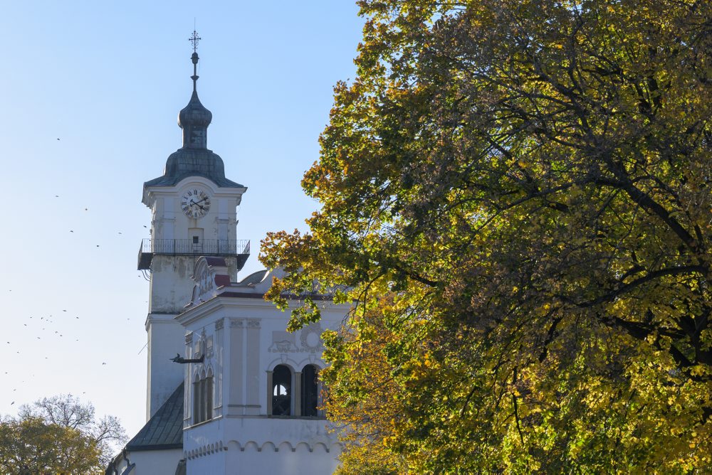 Jeseň na Sobotskom námestí v Spišskej Sobote