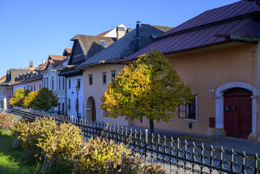 Jeseň na Sobotskom námestí v Spišskej Sobote