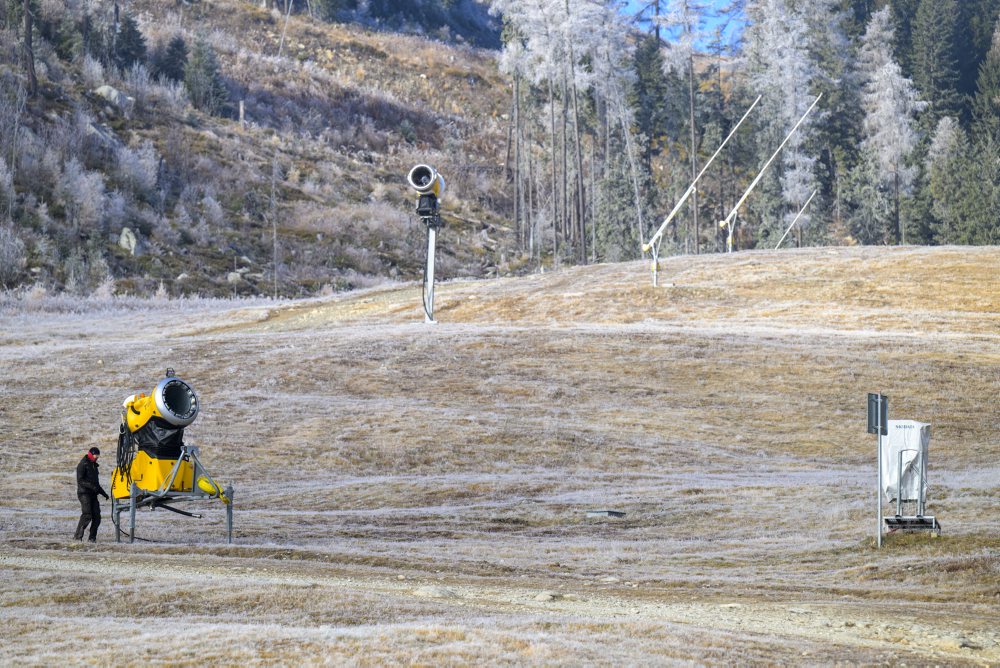 Príprava na lyžiarsku sezónu na Štrbskom Plese 