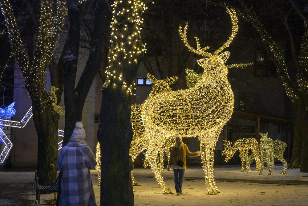 Vianočná výzboba na Námestí svätého Egídia v Poprade