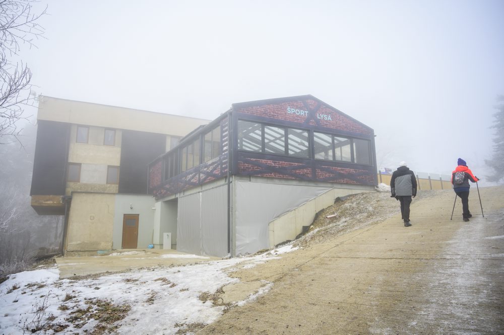 Zima v lyžiarskom stredisku Ski Lysá v pohorí Čergov 