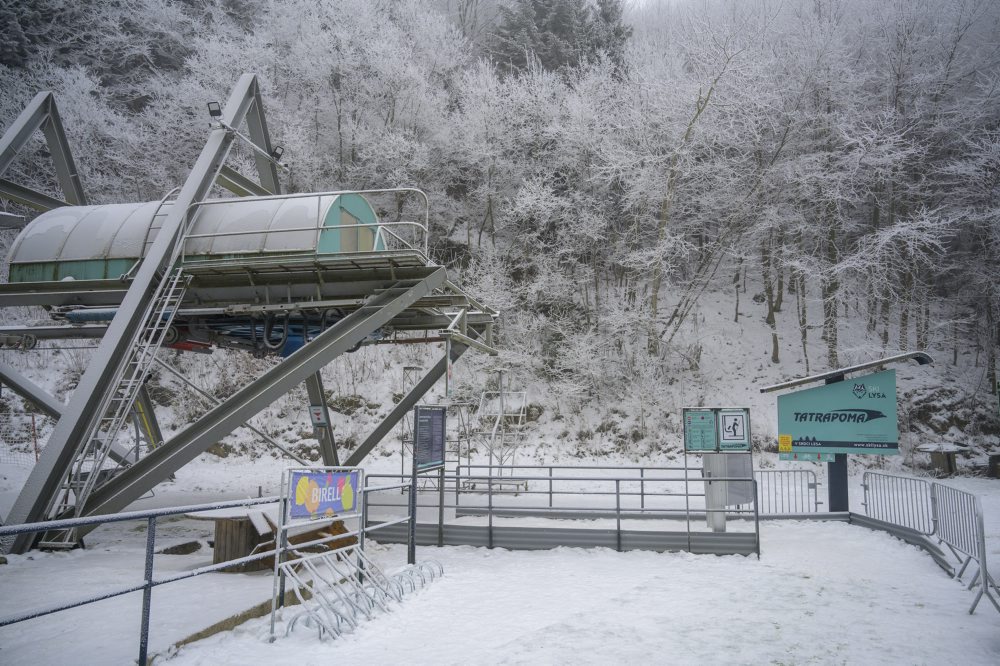 Zima v lyžiarskom stredisku Ski Lysá v pohorí Čergov 