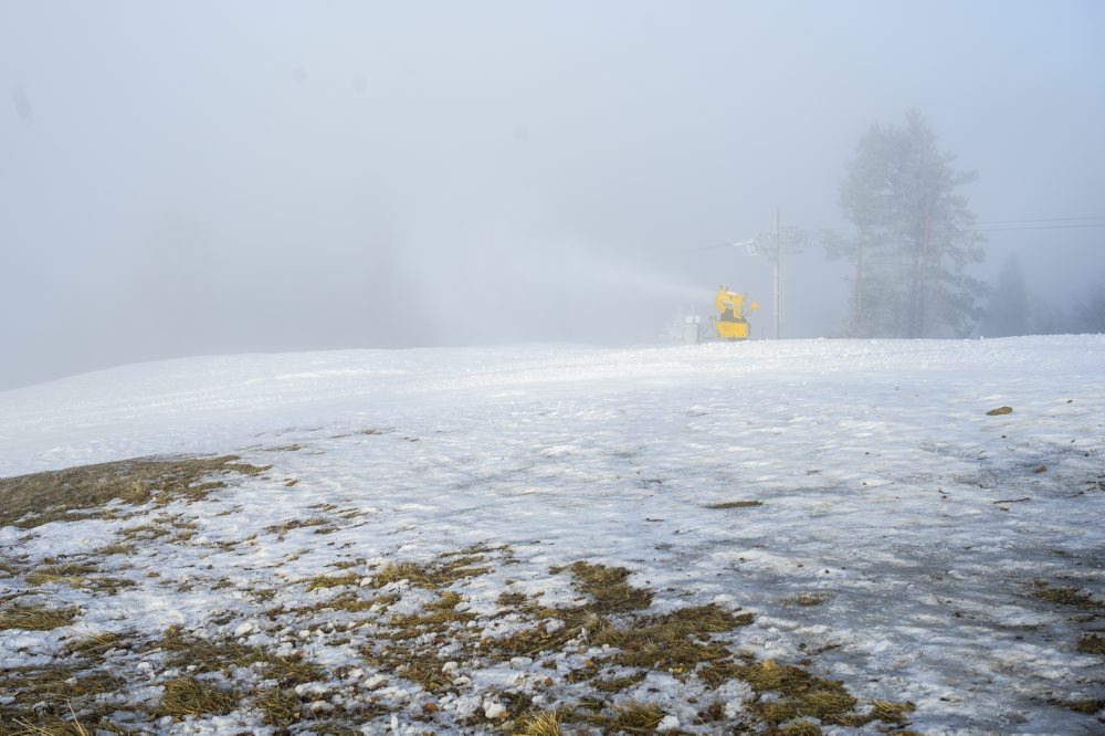 Zasnežovanie lyžiarskeho strediska Ski Lysá v pohorí Čergov 