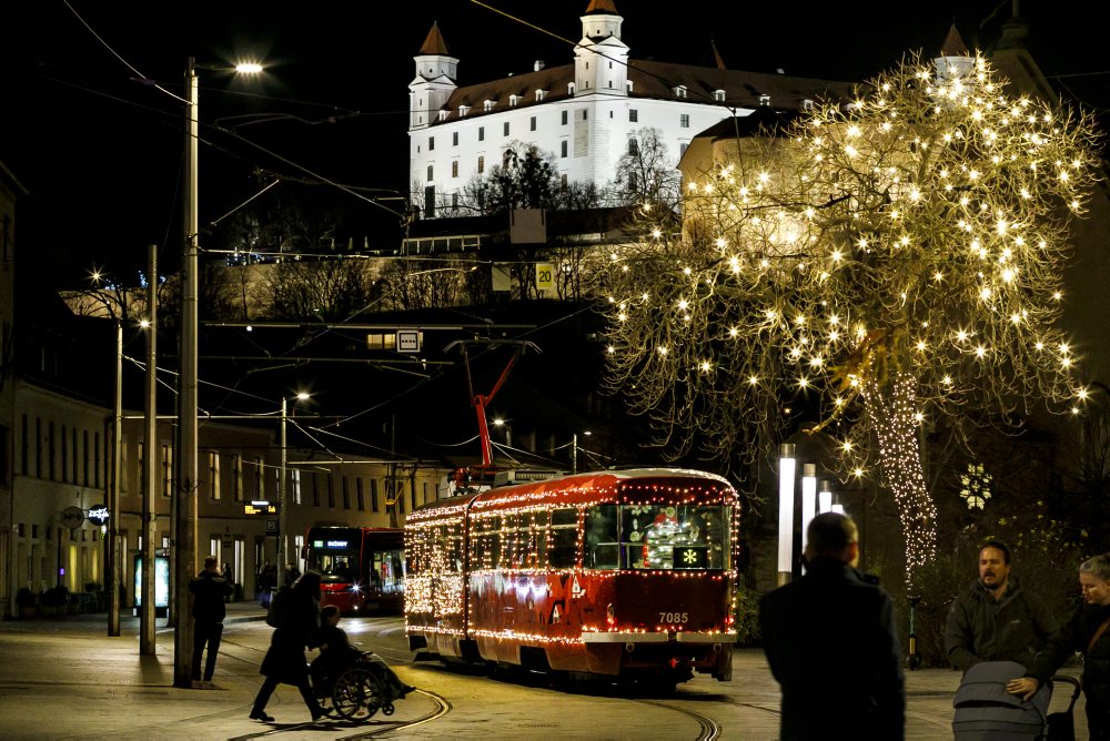 Vianočná električka v Bratislave 