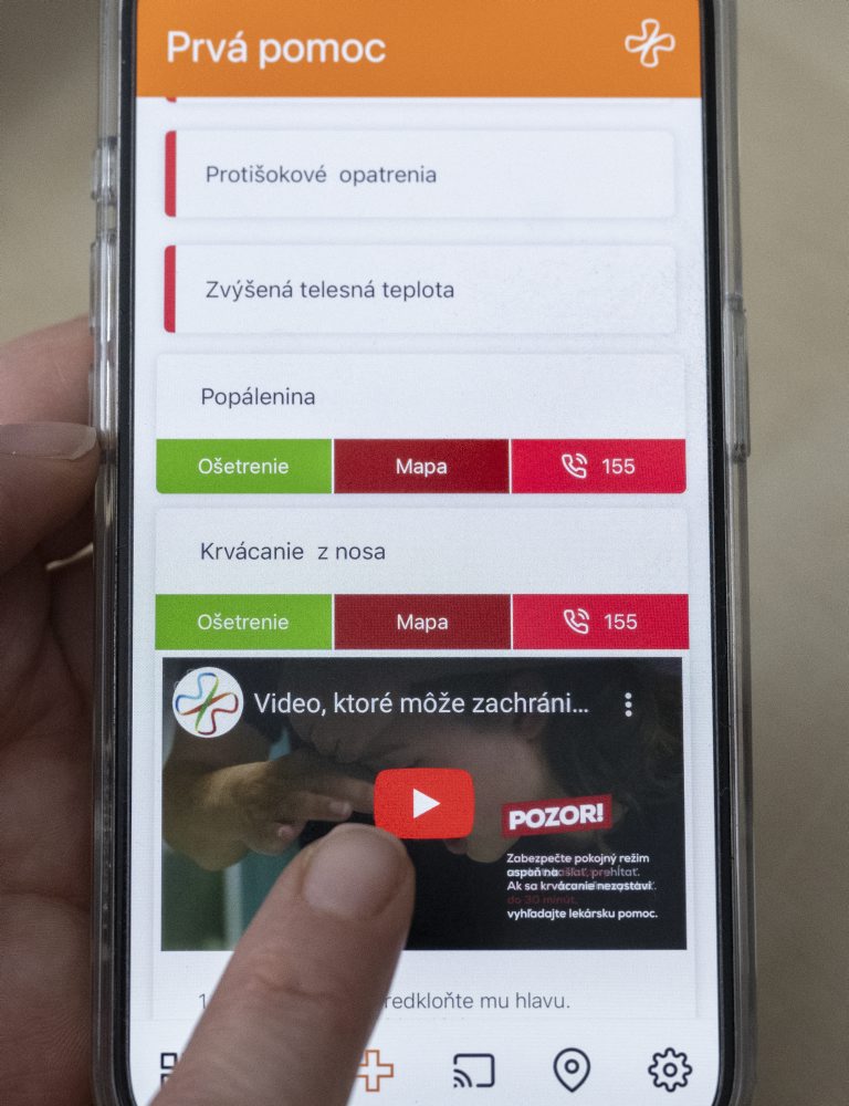 NÚDCH prináša edukatívne videá o prvej pomoci v mobilnej aplikácii aj online