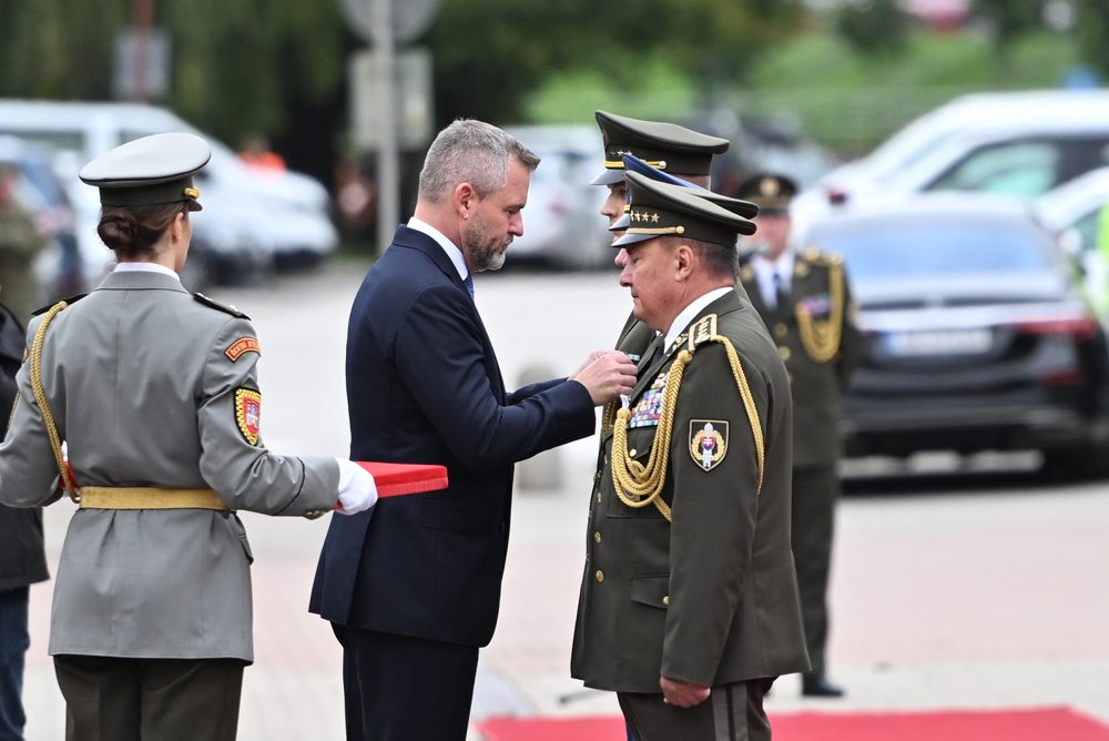 Oslavy Dňa ozbrojených síl v Brezovej pod Bradlom