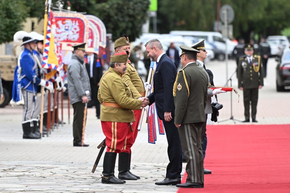 Oslavy Dňa ozbrojených síl v Brezovej pod Bradlom