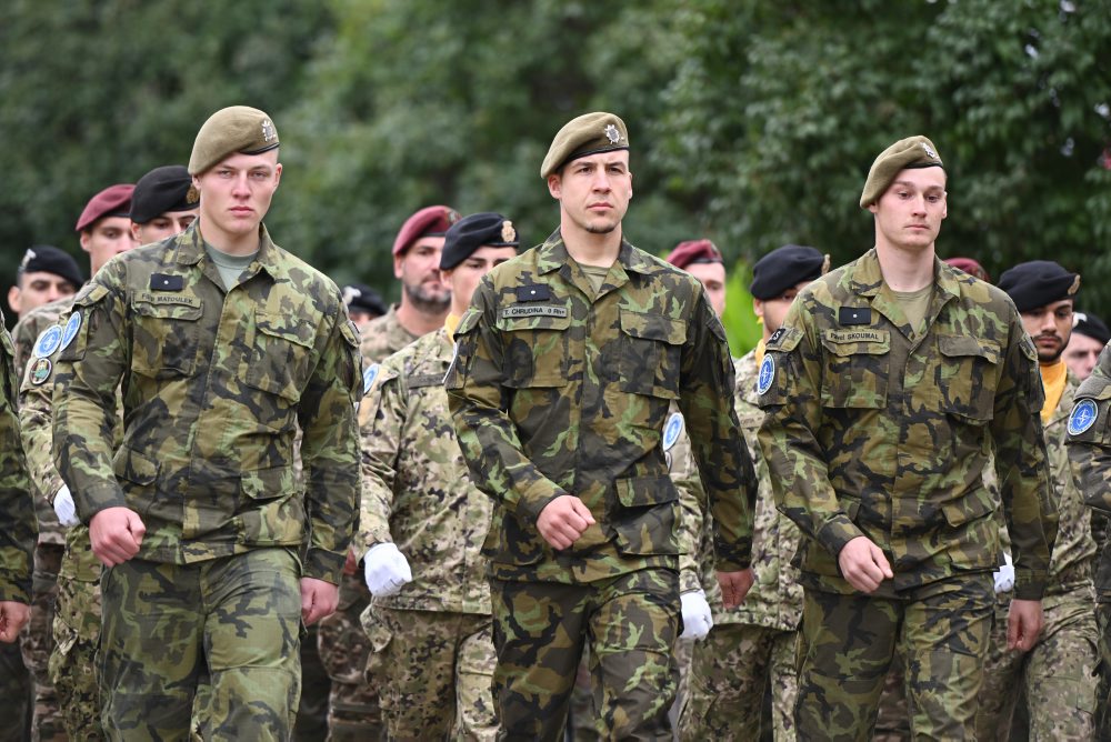 Oslavy Dňa ozbrojených síl v Brezovej pod Bradlom