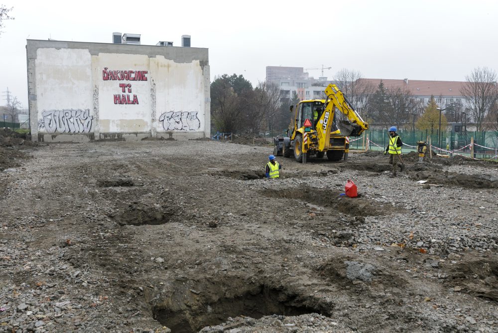 Stavenisko novej viacúčelovej športovej haly na Pionierskej ulici v Bratislave