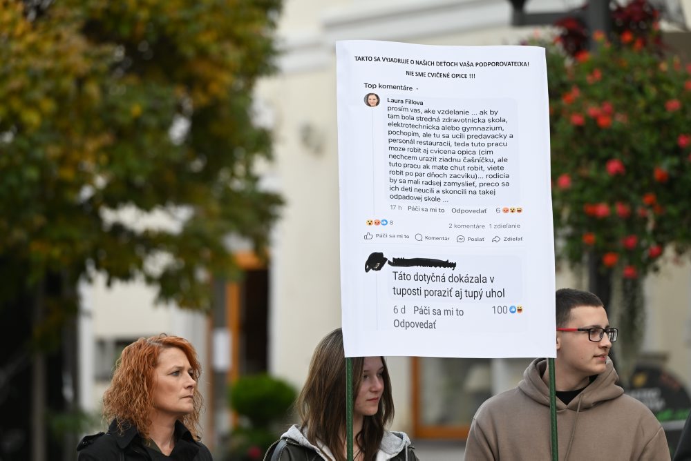 Študenti končiacej súkromnej SOŠ v Trnave protestujú proti zatvoreniu ich školy 