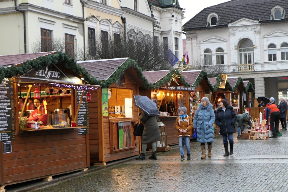 Vianočné trhy na Mariánskom námestí v Žiline