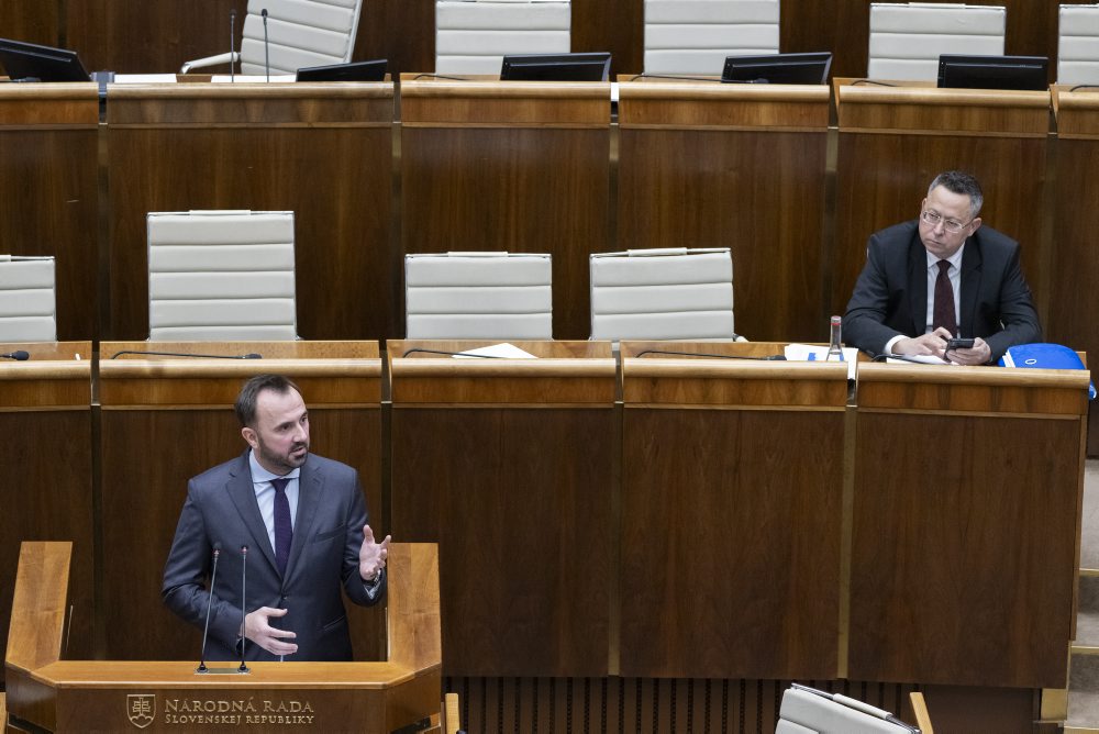 23. schôdza Národnej rady SR, na ktorej poslanci pokračujú v diskusii o rozpočte na budúci rok