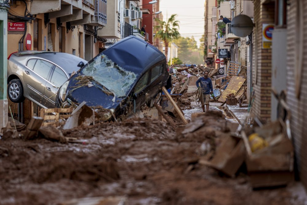 Počet obetí záplav v Španielsku stúpol už na 211 