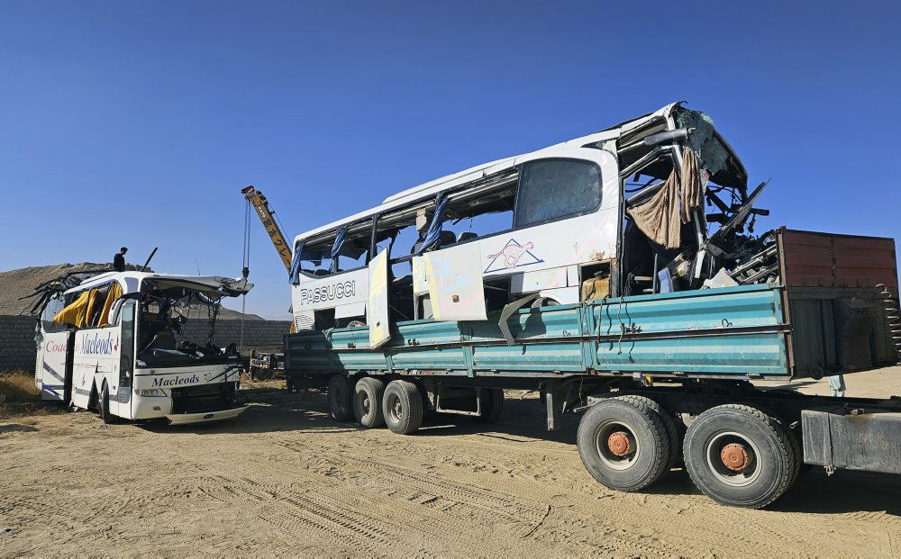 Dve nehody autobusov si vyžiadali spolu 52 obetí