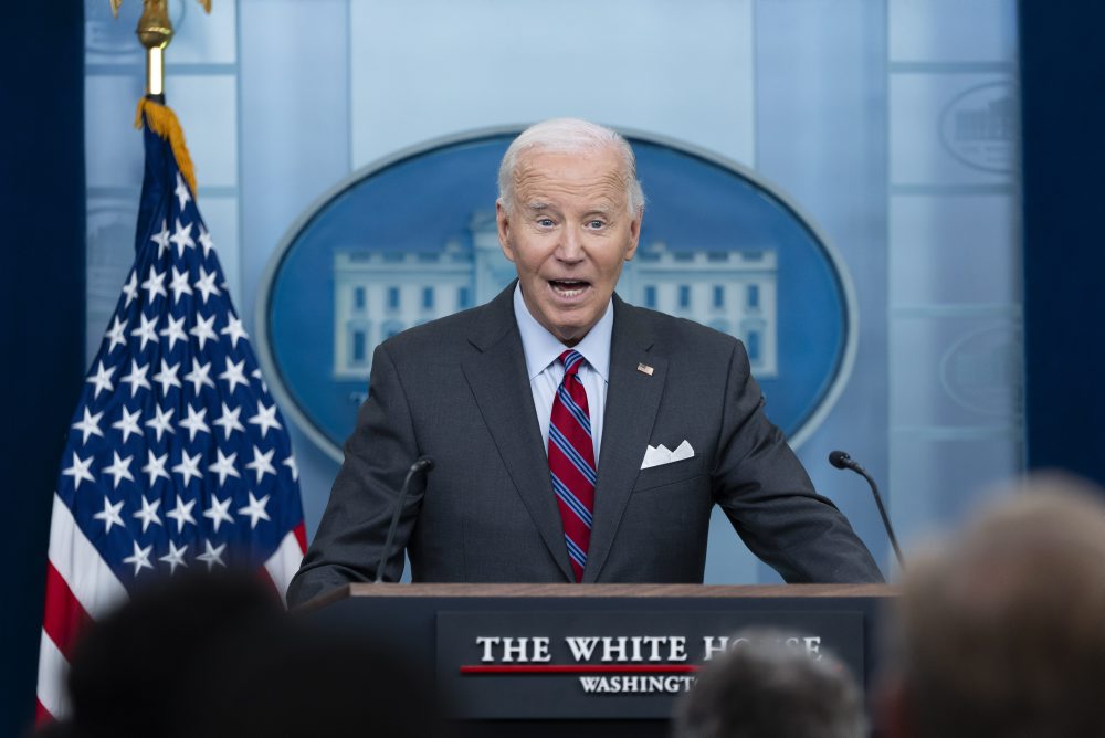 Biden si nie je istý, či budú prezidentské voľby v USA pokojné