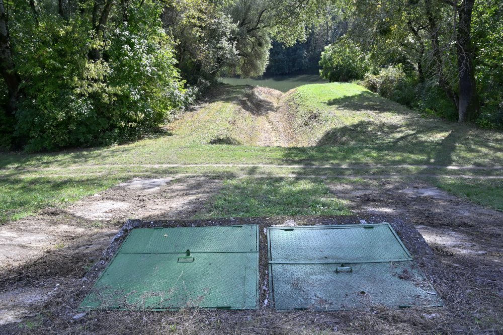 Suchý polder na ochranu pred povodňami na hrádzi rieky Bodrog pri obci Borša