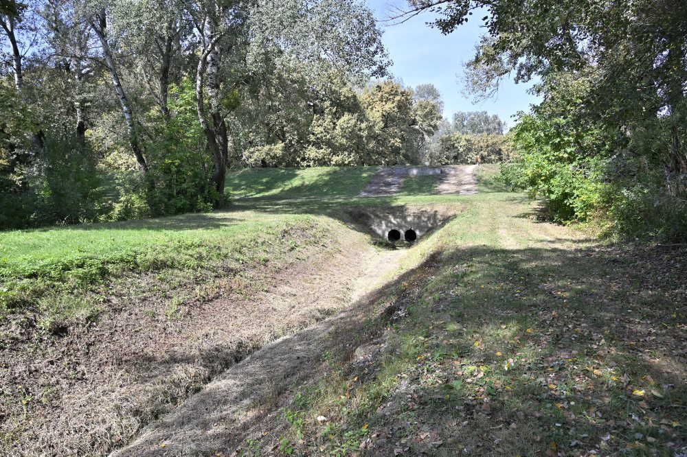 Suchý polder na ochranu pred povodňami na hrádzi rieky Bodrog pri obci Borša