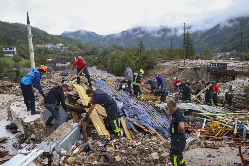 Najmenej 21 ľudí zahynulo v Bosne v dôsledku záplav, ďalší sú nezvestní