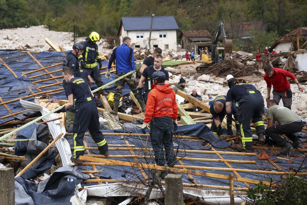 Najmenej 21 ľudí zahynulo v Bosne v dôsledku záplav, ďalší sú nezvestní