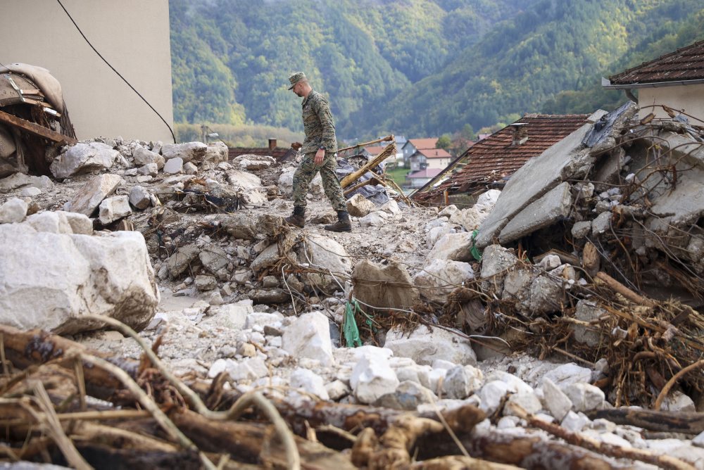 Najmenej 21 ľudí zahynulo v Bosne v dôsledku záplav, ďalší sú nezvestní