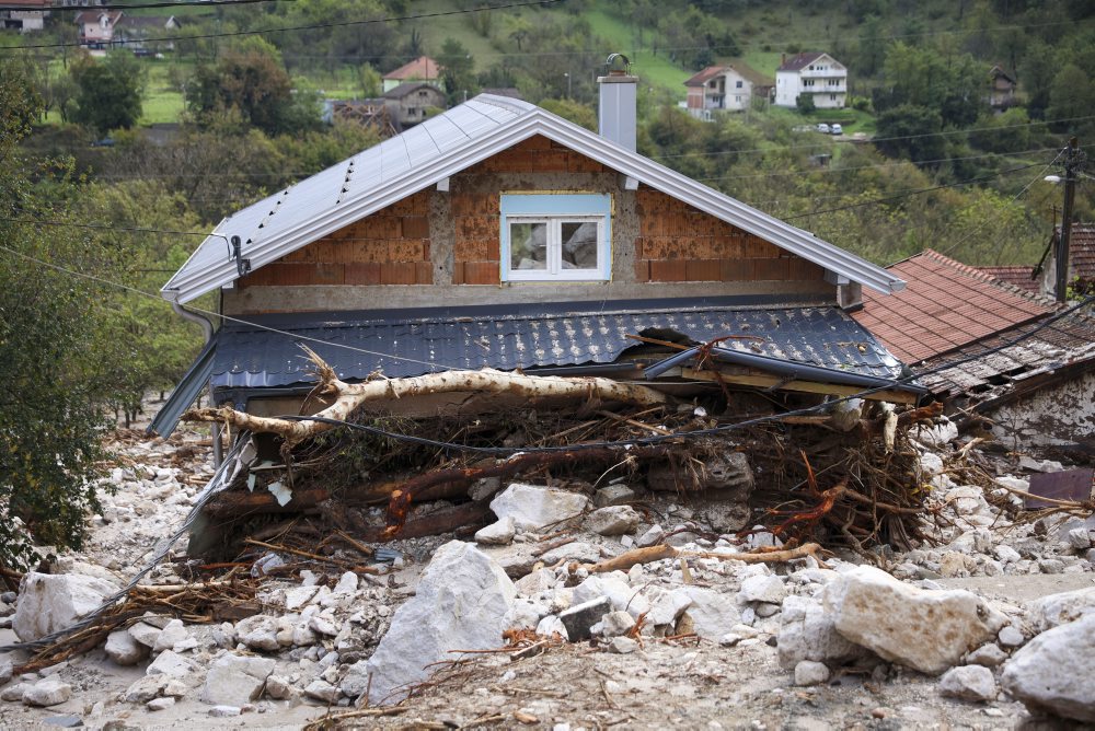 Najmenej 21 ľudí zahynulo v Bosne v dôsledku záplav, ďalší sú nezvestní