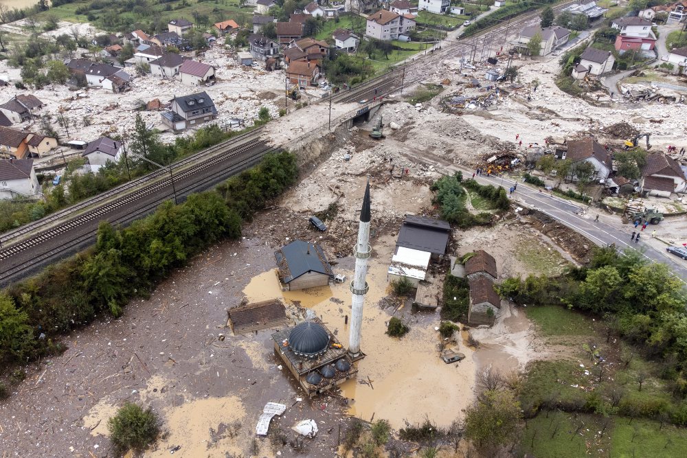 Najmenej 21 ľudí zahynulo v Bosne v dôsledku záplav, ďalší sú nezvestní