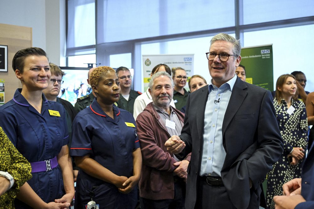 Britský premiér Keir Starmer navštívil zdravotnícke zariadenie NHS vo východnom Londýne