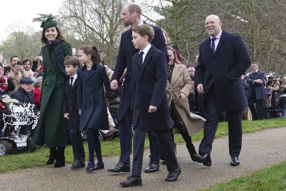 Britská kráľovská rodina prichádza na tradičnú vianočnú omšu