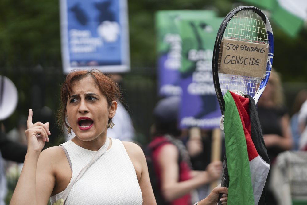 Protest propalestínskych demonštrantov pred začiatkom Wimbledonu