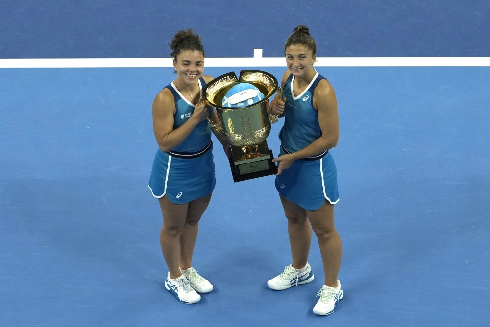 Talianky Jasmine Paoliniová a Sara Erraniová zvíťazili vo finále štvorhry na turnaji WTA v Pekingu 