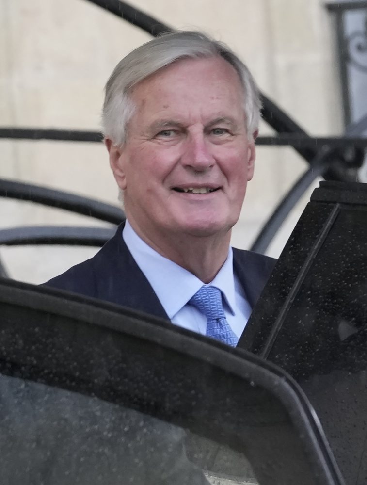 Michel Barnier na prvom zasadnutí vládneho kabinetu v Elyzejskom paláci v Paríži 