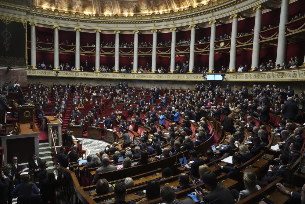 Hlasovanie parlamentu o vyslovení nedôvery francúzskej vláde