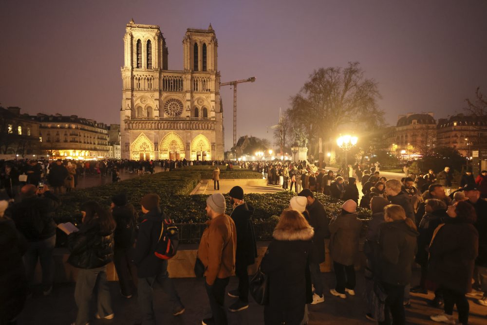 Polnočná omša v Notre-Dame